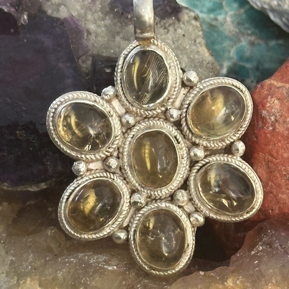 Golden rutilated quartz flower sterling silver pendant - Picture 10 of 12